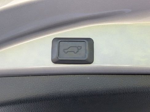 Used 2018 Toyota RAV4 XLE FWD image 14