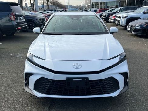 Used 2025 Toyota Camry SE image 5