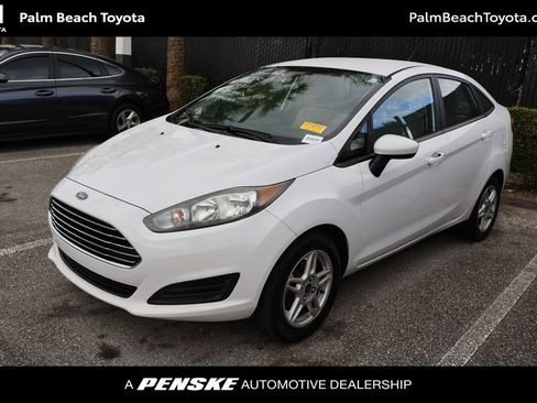Used 2018 Ford Fiesta SE image 1