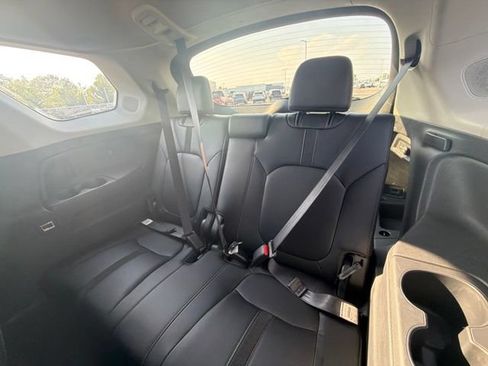 Used 2023 Honda Pilot Touring image 18
