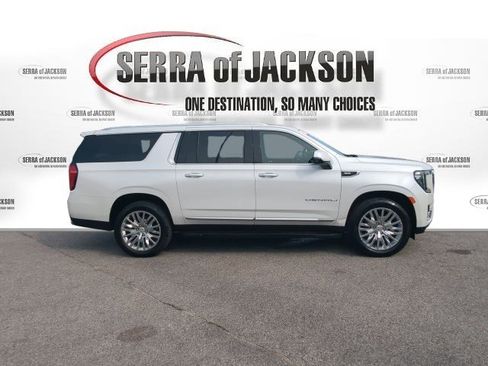 Used 2023 GMC Yukon XL Denali AWD/4WD image 10