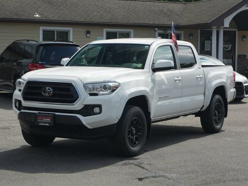 Used 2021 Toyota Tacoma SR5 AWD/4WD image 1