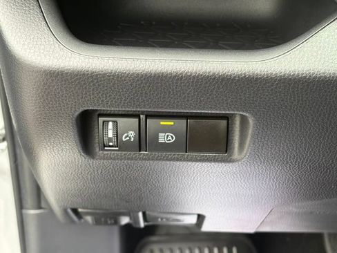 Used 2025 Toyota RAV4 XLE AWD/4WD image 26