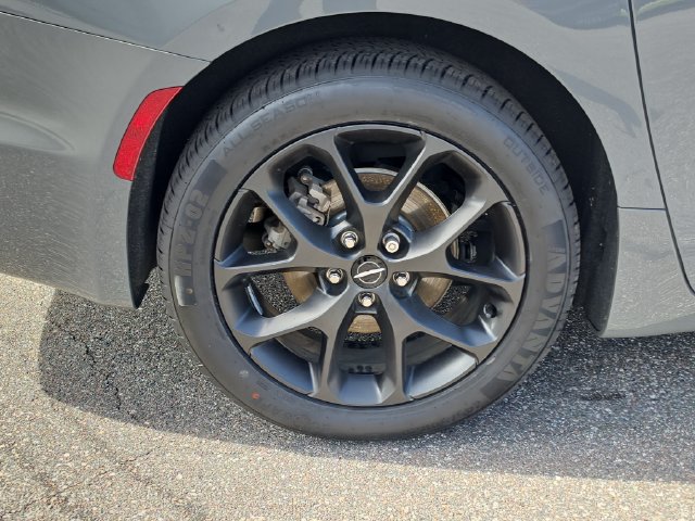 Used 2023 Chrysler Pacifica Touring-L w/ S Appearance Package FWD image 5
