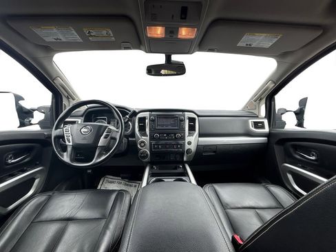 Used 2018 Nissan Titan PRO-4X w/ Pro-4x Convenience Package image 18