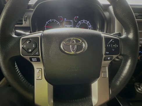Used 2022 Toyota 4Runner SR5 AWD/4WD image 18
