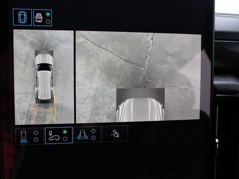 Used 2025 GMC Yukon AT4 w/ LPO, Floor Liner Package image 32