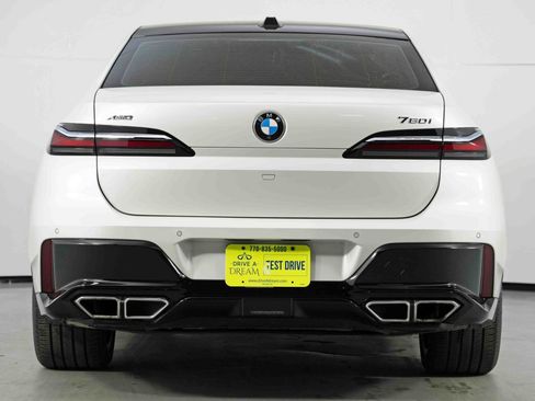 Used 2023 BMW 760i xDrive image 11