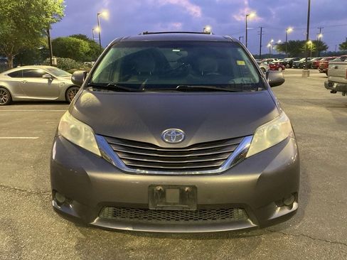 Used 2016 Toyota Sienna LE image 2