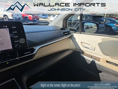 Used 2021 Toyota Sienna XLE image 12