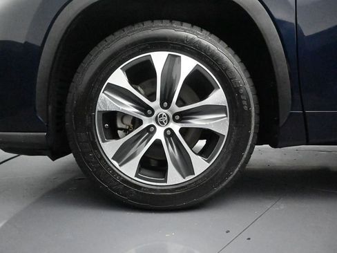 Used 2021 Toyota Highlander XLE FWD image 10