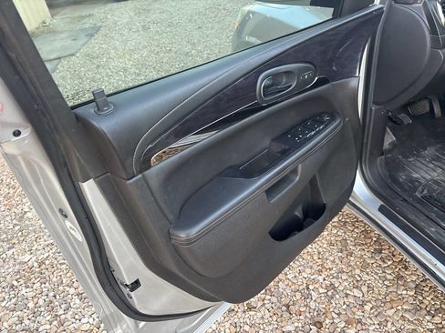 Used 2017 Buick Enclave Leather image 4