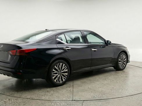 Used 2025 Nissan Altima 2.5 SV FWD image 9