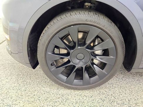 Used 2024 Tesla Model Y Long Range AWD/4WD image 9