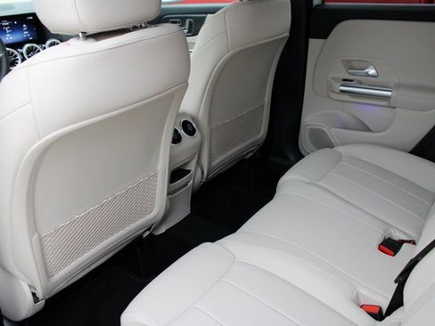 New 2025 Mercedes-Benz GLA 250 4MATIC image 39