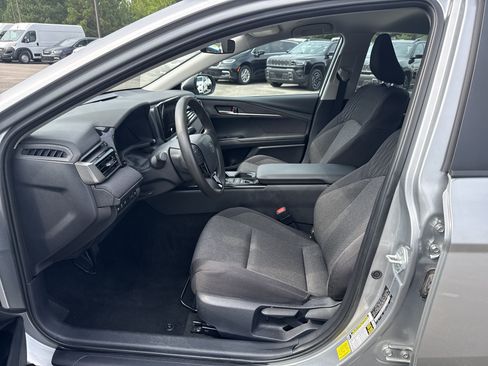 Used 2025 Toyota Camry LE FWD image 9