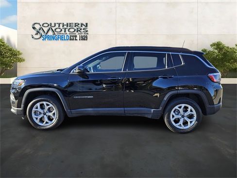 Used 2025 Jeep Compass Latitude image 2