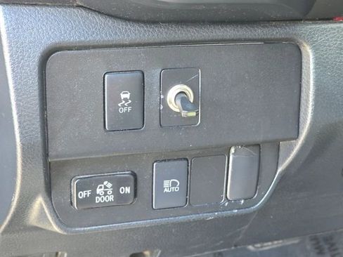 Used 2021 Toyota Tacoma SR AWD/4WD image 18