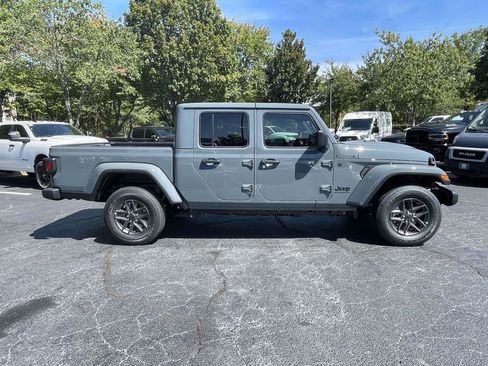 New 2025 Jeep Gladiator Sport image 10