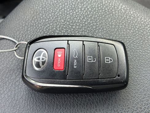 Used 2025 Toyota Camry LE image 28