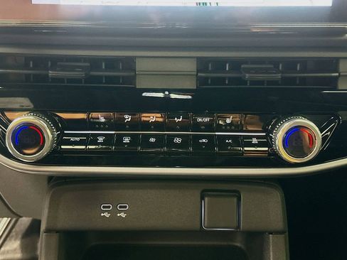 Certified 2024 Honda Prologue EX image 18