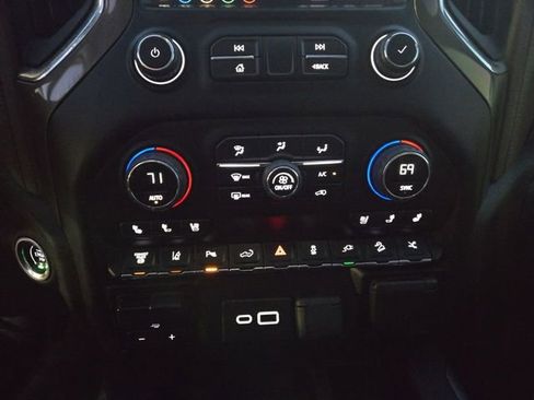 Used 2023 Chevrolet Silverado 2500 High Country w/ Z71 Off-Road Package image 9