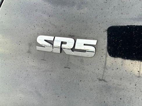 Used 2018 Toyota 4Runner SR5 AWD/4WD image 21