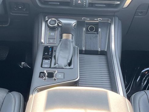 Used 2025 Lexus GX 550 w/ Accessory Package (Z1) AWD/4WD image 17