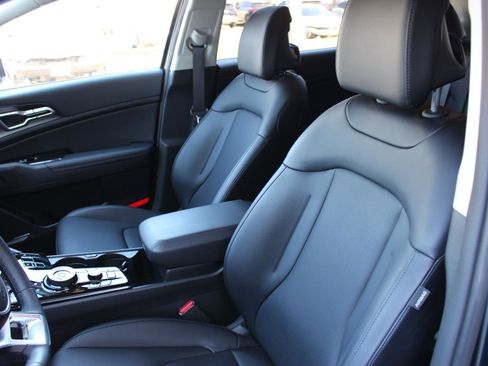 Used 2025 Kia Sportage EX image 17