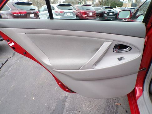 Used 2011 Toyota Camry LE image 15