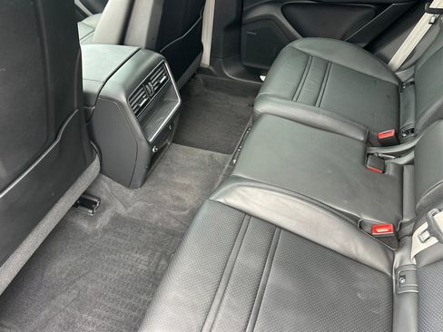 Used 2023 Porsche Cayenne Platinum Edition image 26