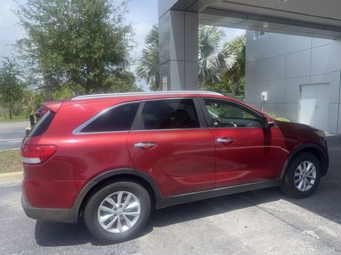 Used 2017 Kia Sorento FWD image 3