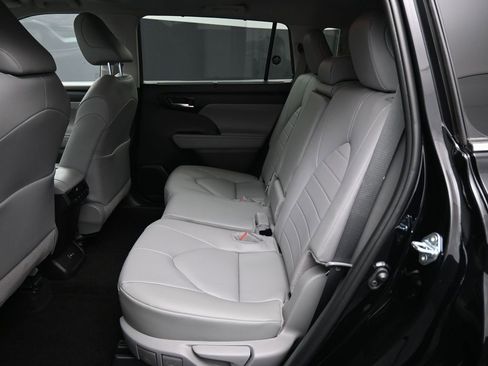 Used 2026 Toyota Highlander XLE image 22