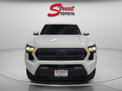 Certified 2024 Toyota Tacoma SR5 AWD/4WD image 6