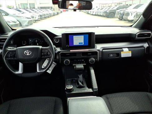 Certified 2025 Toyota 4Runner SR5 AWD/4WD image 5