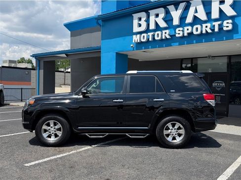 Used 2011 Toyota 4Runner SR5 w/ Convenience Pkg RWD image 2