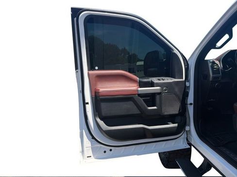 Used 2019 Ford F250 Platinum w/ Platinum Ultimate Package AWD/4WD image 22