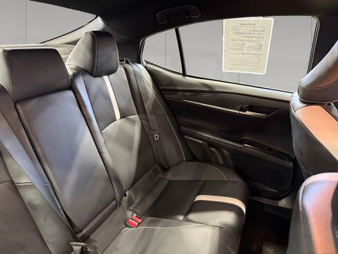 Used 2025 Toyota Camry SE image 18