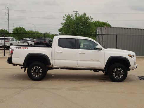 Used 2021 Toyota Tacoma TRD Off-Road image 4