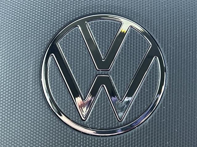 Used 2022 Volkswagen Atlas Cross Sport SEL R-Line AWD/4WD image 39