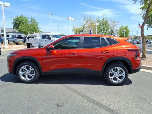 Used 2024 Chevrolet Trax LS w/ LS Convenience Package FWD image 7