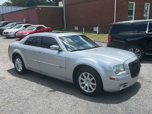 Used 2008 Chrysler 300 C w/ Navigation & Sound Group II RWD image 5