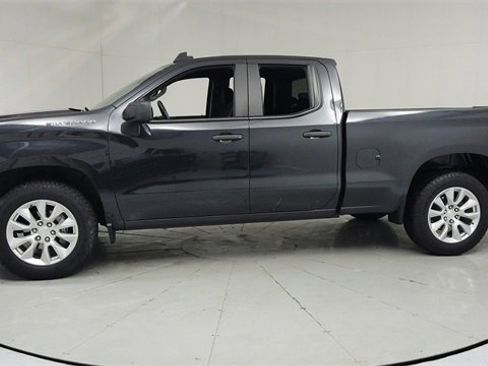 Used 2022 Chevrolet Silverado 1500 Custom image 2