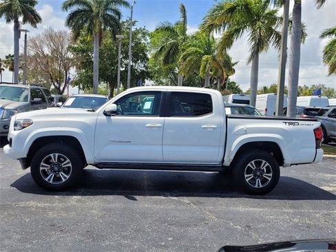Used 2018 Toyota Tacoma TRD Sport w/ Technology Package RWD image 4