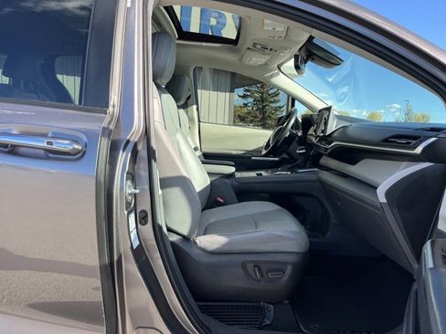 Used 2022 Toyota Sienna XLE image 33