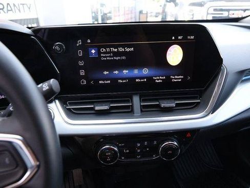 Used 2025 Chevrolet Trax LT w/ LT Convenience Package FWD image 14