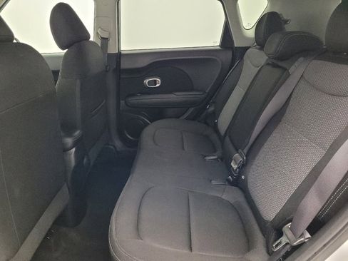 Used 2018 Kia Soul + image 18