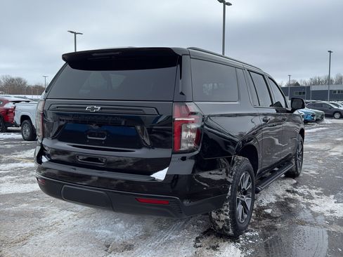 Certified 2023 Chevrolet Suburban Z71 w/ Luxury Package image 5