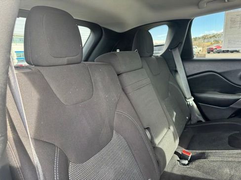 Used 2019 Jeep Cherokee Latitude w/ Popular Appearance Group image 22