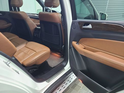 Used 2018 Mercedes-Benz GLS 450 4MATIC image 34